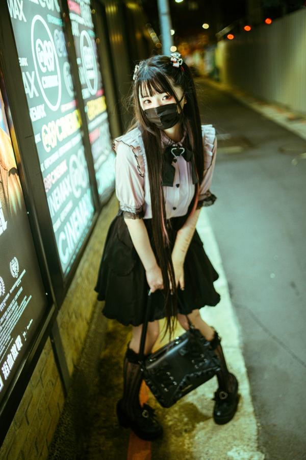    落落Raku-神待ち少女-私房写真-双马尾洛丽塔风格-清纯萝莉诱惑-Night-LiLy-2022年10月订阅第15张图片