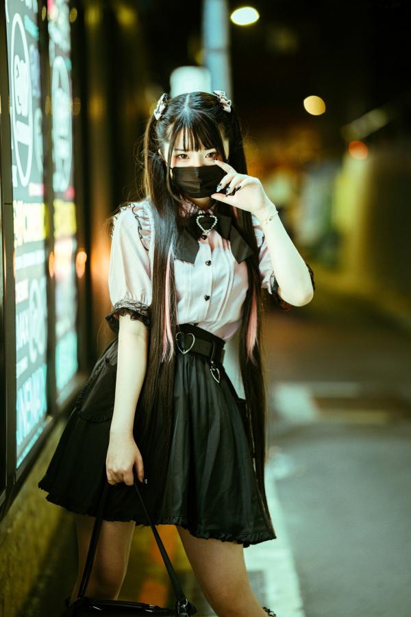    落落Raku-神待ち少女-私房写真-双马尾洛丽塔风格-清纯萝莉诱惑-Night-LiLy-2022年10月订阅第16张图片