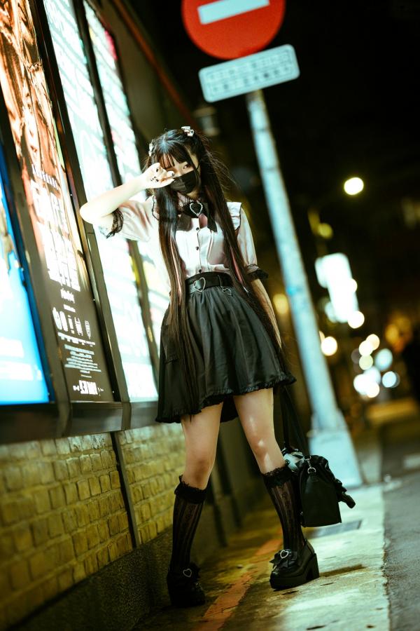    落落Raku-神待ち少女-私房写真-双马尾洛丽塔风格-清纯萝莉诱惑-Night-LiLy-2022年10月订阅第20张图片