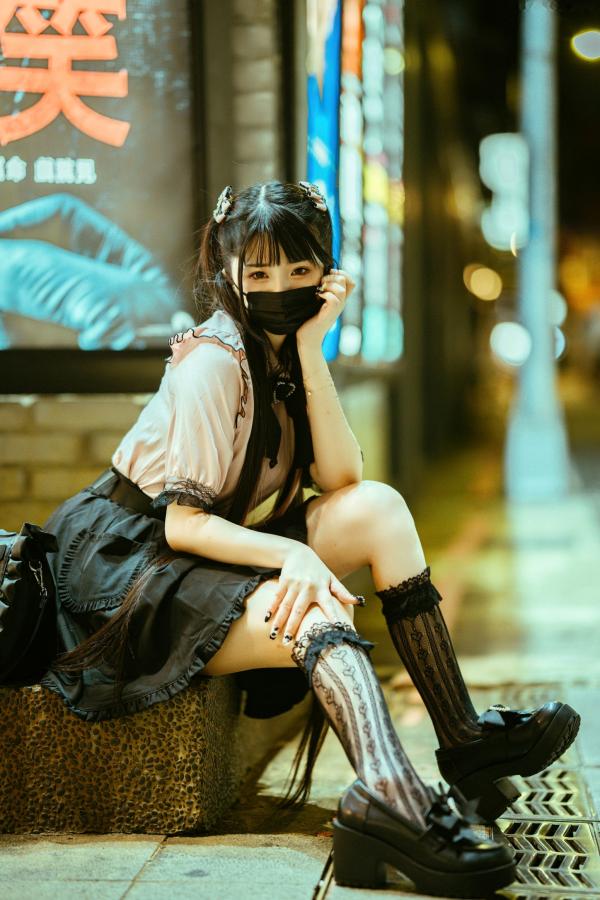    落落Raku-神待ち少女-私房写真-双马尾洛丽塔风格-清纯萝莉诱惑-Night-LiLy-2022年10月订阅第22张图片
