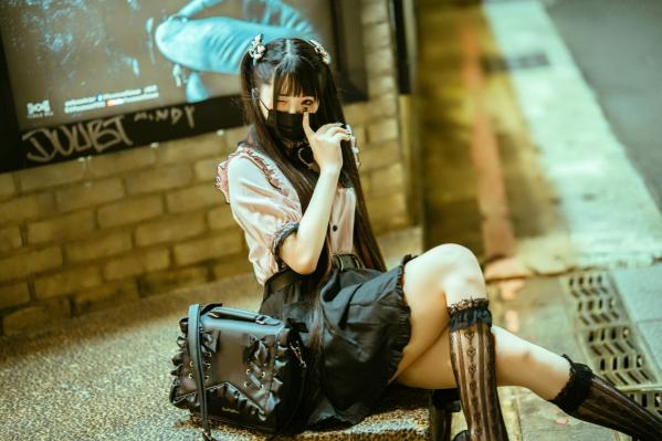    落落Raku-神待ち少女-私房写真-双马尾洛丽塔风格-清纯萝莉诱惑-Night-LiLy-2022年10月订阅第23张图片