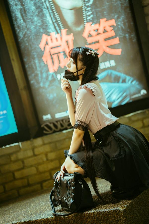    落落Raku-神待ち少女-私房写真-双马尾洛丽塔风格-清纯萝莉诱惑-Night-LiLy-2022年10月订阅第24张图片