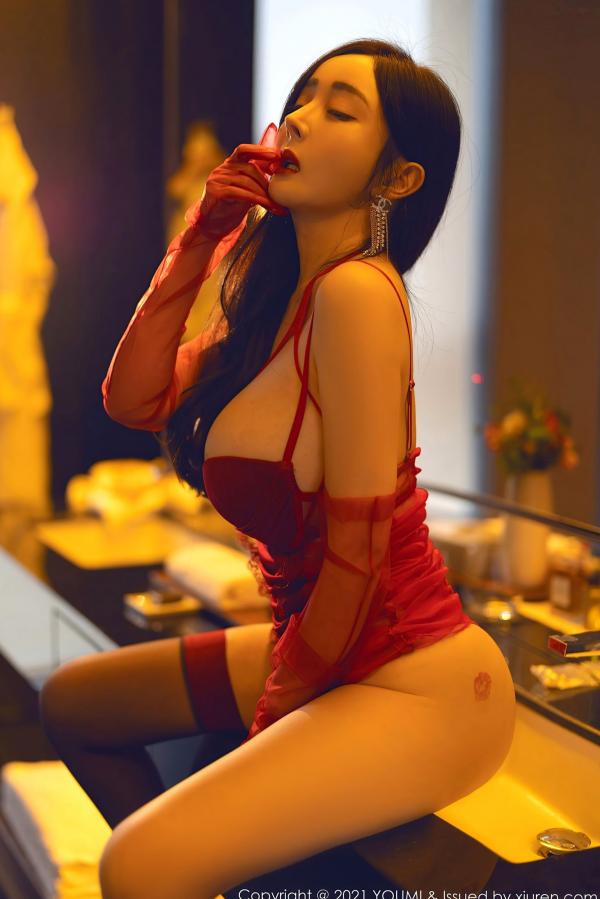    YouMi尤蜜荟-允爾-暖色调浴室私房写真，红色性感丁字裤情趣内衣，极致诱惑女神视觉盛宴第39张图片