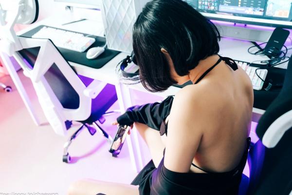    韩国美女Zia电玩少女主题写真：黑白运动外套内搭性感内衣，电玩房诱惑私房掠影第33张图片