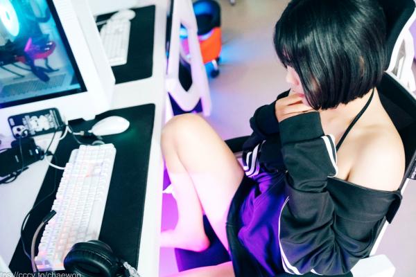    韩国美女Zia电玩少女主题写真：黑白运动外套内搭性感内衣，电玩房诱惑私房掠影第44张图片