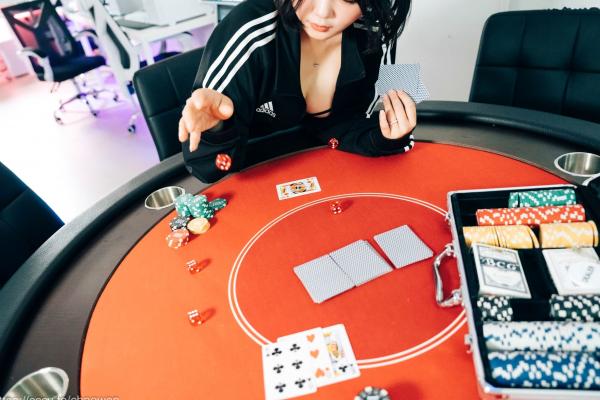    韩国美女Zia电玩少女主题写真：黑白运动外套内搭性感内衣，电玩房诱惑私房掠影第66张图片