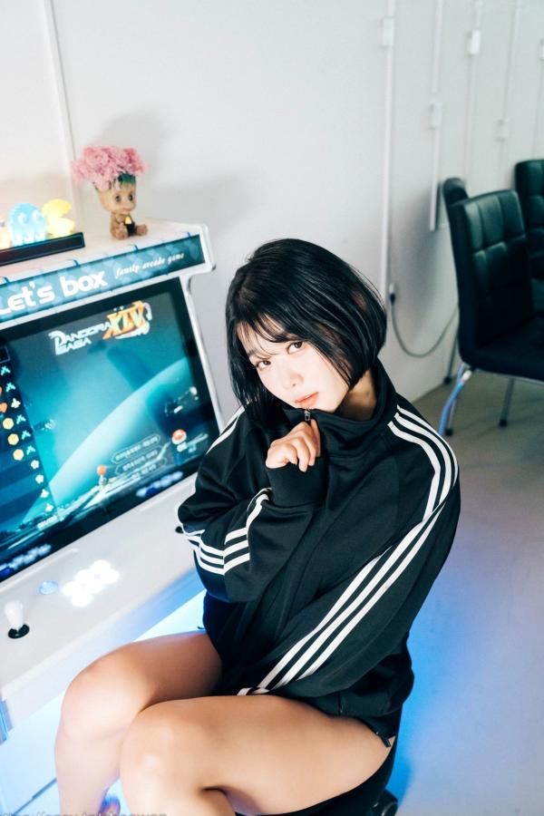    韩国美女Zia电玩少女主题写真：黑白运动外套内搭性感内衣，电玩房诱惑私房掠影第72张图片