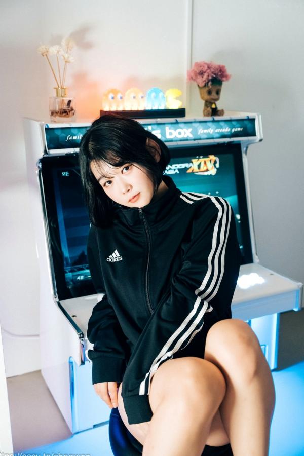    韩国美女Zia电玩少女主题写真：黑白运动外套内搭性感内衣，电玩房诱惑私房掠影第74张图片