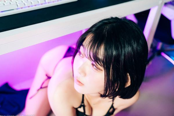    韩国美女Zia电玩少女主题写真：黑白运动外套内搭性感内衣，电玩房诱惑私房掠影第83张图片