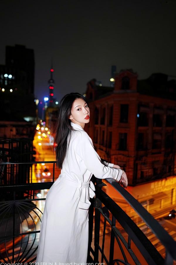    FeiLin嗲囡囡第464期：冯木木曼妙身姿，白色睡袍搭配吊带黑丝，都市夜景下的极致诱惑大尺度私房写真第26张图片