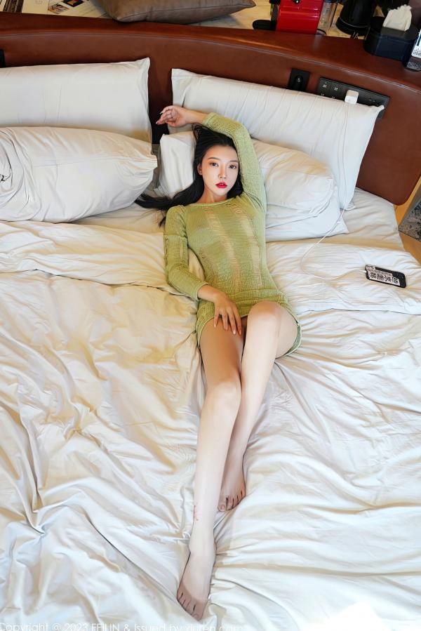    FeiLin嗲囡囡冯木木酒店私房大尺度写真，薄透绿色上衣尽显极致诱惑美臀与高冷气质第71张图片