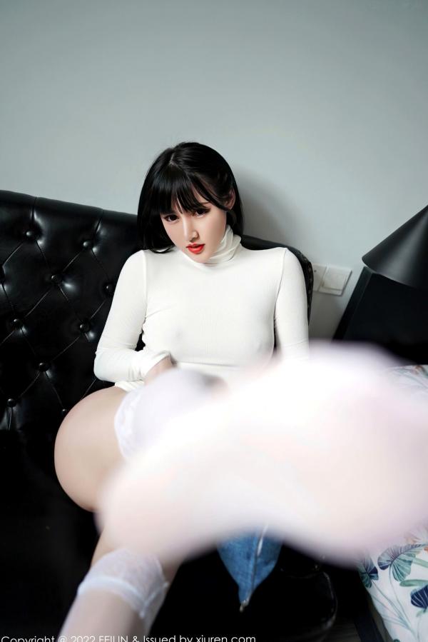    FeiLin嗲囡囡-457-诗诗kiki白色紧身连体开叉服私房高冷写真，修长美腿曲线动人，尽显极致性感与诱惑魅力第29张图片