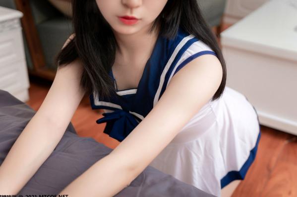    MTCos喵糖映画 Vol.418 清纯居家水手裙制服诱惑，校园风少女美腿私房写真第12张图片