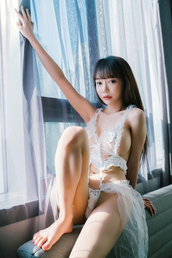    韩国美女Jucy精致蕾丝内衣私房写真，童颜巨乳尽显极致诱惑，唯美居家氛围，无圣光大尺度艺术赏析第15张图片