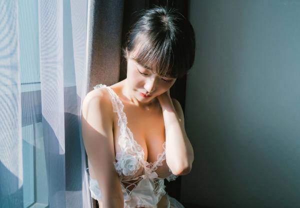    韩国美女Jucy精致蕾丝内衣私房写真，童颜巨乳尽显极致诱惑，唯美居家氛围，无圣光大尺度艺术赏析第20张图片