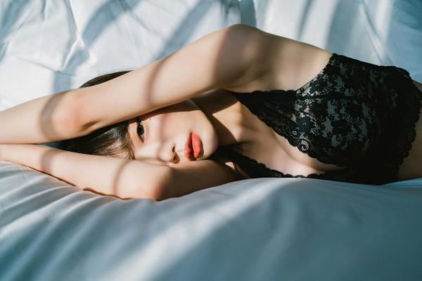    韩国美女Jucy精致蕾丝内衣私房写真，童颜巨乳尽显极致诱惑，唯美居家氛围，无圣光大尺度艺术赏析第27张图片