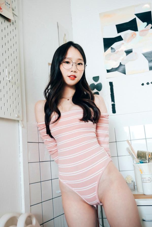    韩国美女-Pureding-퓨딩-Assistant-Loozy室内私房写真，性感连体衣与精致内衣诱惑，展现甜美傲人曲线第14张图片