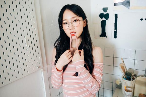    韩国美女-Pureding-퓨딩-Assistant-Loozy室内私房写真，性感连体衣与精致内衣诱惑，展现甜美傲人曲线第15张图片