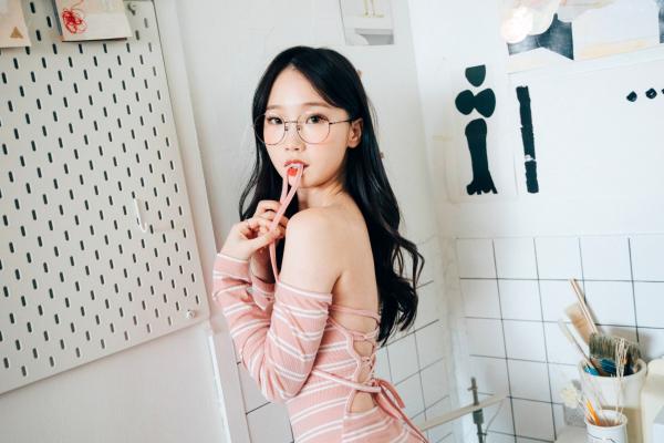    韩国美女-Pureding-퓨딩-Assistant-Loozy室内私房写真，性感连体衣与精致内衣诱惑，展现甜美傲人曲线第16张图片