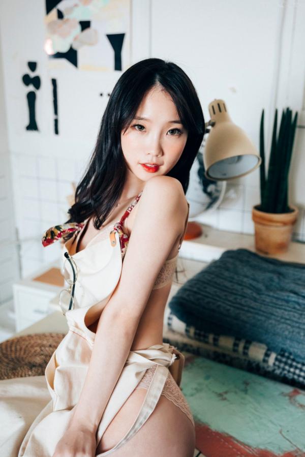    韩国美女-Pureding-퓨딩-Assistant-Loozy室内私房写真，性感连体衣与精致内衣诱惑，展现甜美傲人曲线第43张图片