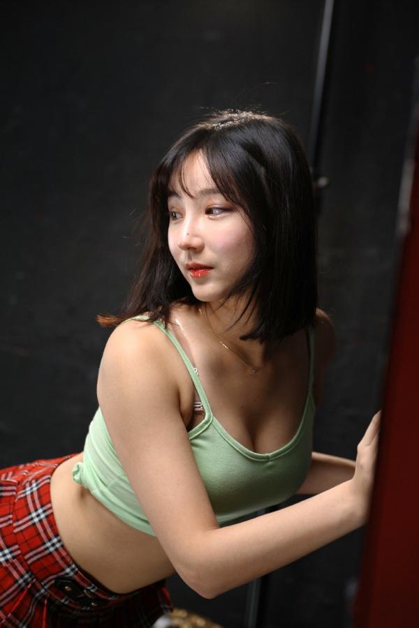    韩国素人美女模特私房大尺度格纹短裙美臀写真精选 - 原生态私密人体摄影第336张图片