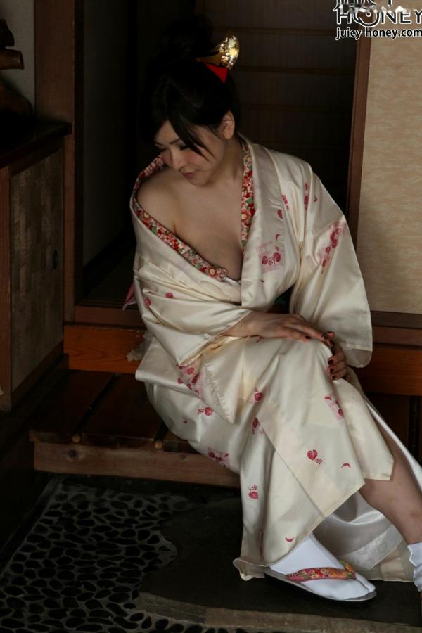    冲田杏梨写真集：优雅日式和服户外风情与居家私房诱惑，极品女神演绎双面迷人气质 [30P]第1张图片