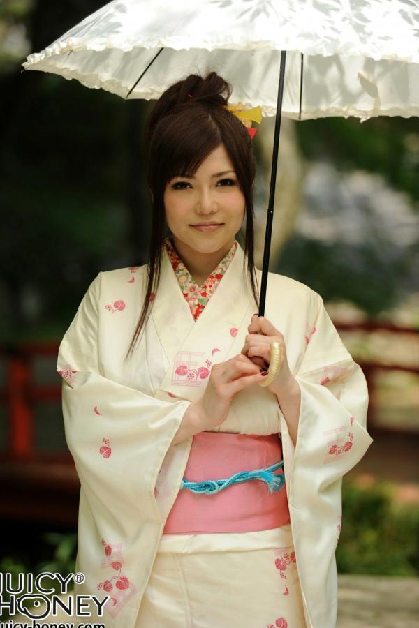    冲田杏梨写真集：优雅日式和服户外风情与居家私房诱惑，极品女神演绎双面迷人气质 [30P]第21张图片