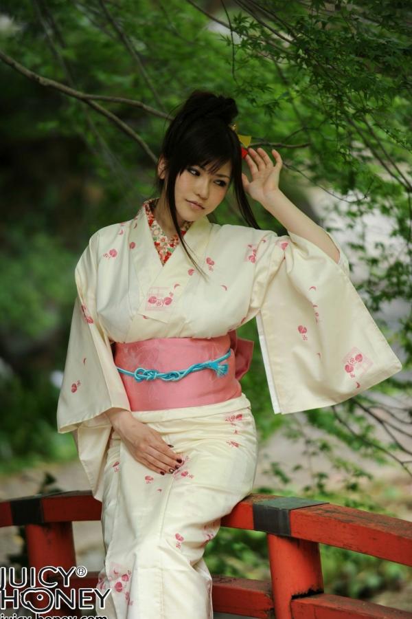    冲田杏梨写真集：优雅日式和服户外风情与居家私房诱惑，极品女神演绎双面迷人气质 [30P]第22张图片