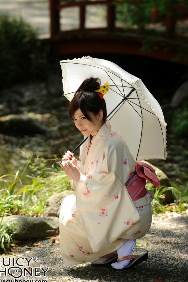    冲田杏梨写真集：优雅日式和服户外风情与居家私房诱惑，极品女神演绎双面迷人气质 [30P]第25张图片