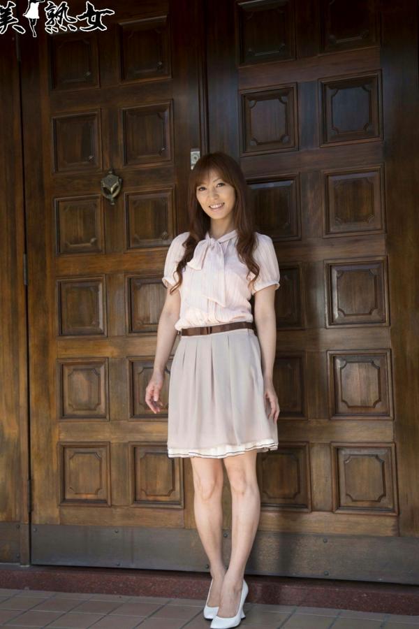    瞳理欧（瞳リョウ）优雅熟女写真，清雅知性气质风格，展现成熟女性迷人魅力大片第4张图片