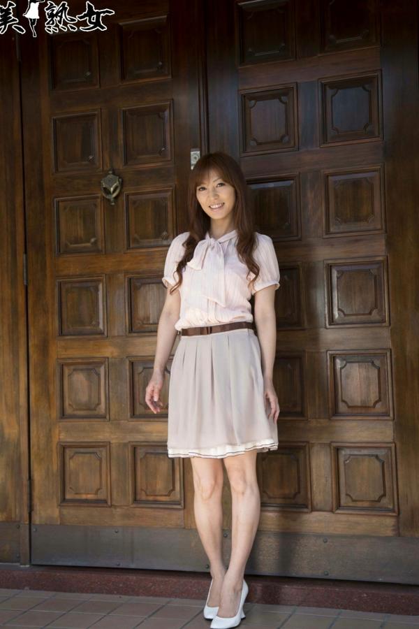    瞳理欧（瞳リョウ）优雅熟女写真，清雅知性气质风格，展现成熟女性迷人魅力大片第5张图片