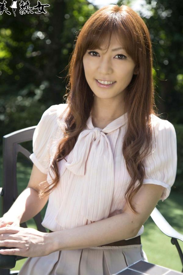    瞳理欧（瞳リョウ）优雅熟女写真，清雅知性气质风格，展现成熟女性迷人魅力大片第7张图片