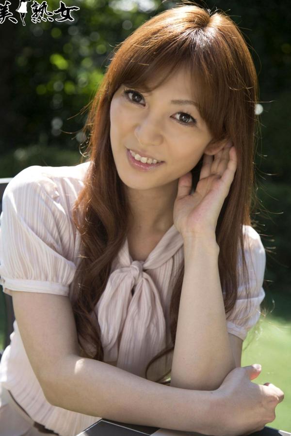    瞳理欧（瞳リョウ）优雅熟女写真，清雅知性气质风格，展现成熟女性迷人魅力大片第9张图片