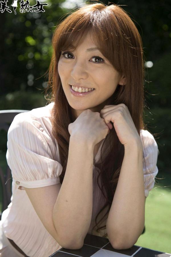    瞳理欧（瞳リョウ）优雅熟女写真，清雅知性气质风格，展现成熟女性迷人魅力大片第11张图片