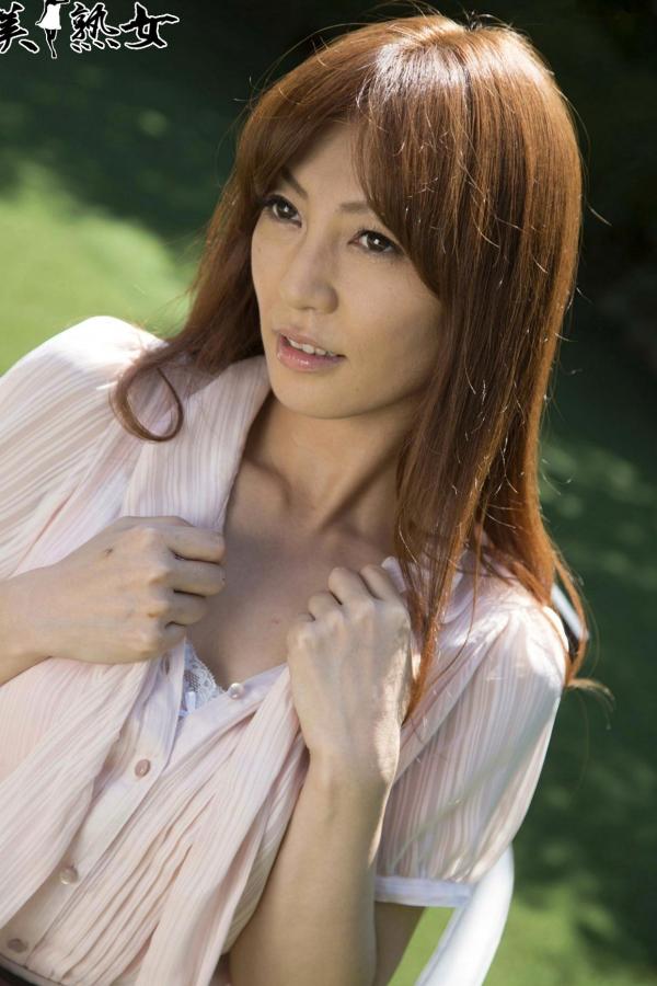    瞳理欧（瞳リョウ）优雅熟女写真，清雅知性气质风格，展现成熟女性迷人魅力大片第13张图片