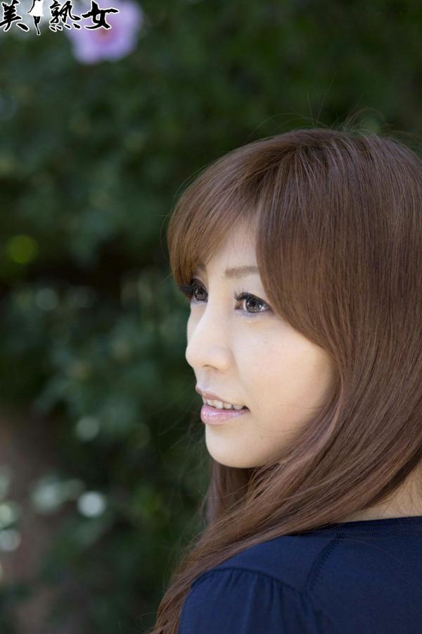    瞳理欧（瞳リョウ）优雅熟女写真，清雅知性气质风格，展现成熟女性迷人魅力大片第34张图片