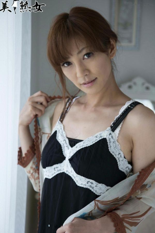    瞳理欧（瞳リョウ）优雅熟女写真，清雅知性气质风格，展现成熟女性迷人魅力大片第76张图片