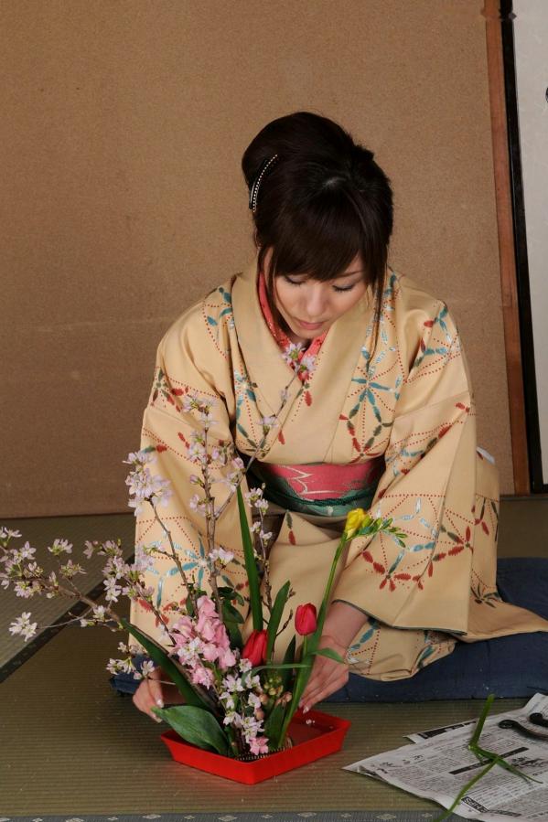    麻美ゆま Yuma Asami 和服私房写真，古典和服御姐与成熟性感尤物，绝美户外与大尺度居家拍摄第2张图片