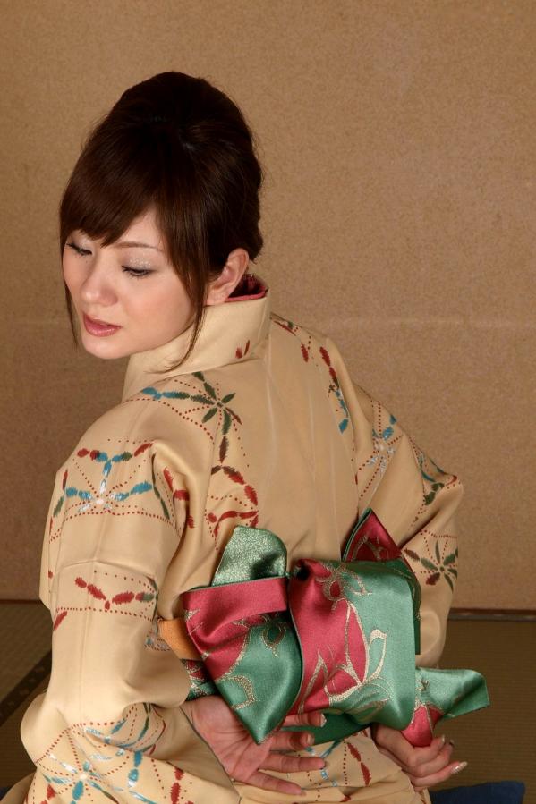    麻美ゆま Yuma Asami 和服私房写真，古典和服御姐与成熟性感尤物，绝美户外与大尺度居家拍摄第8张图片