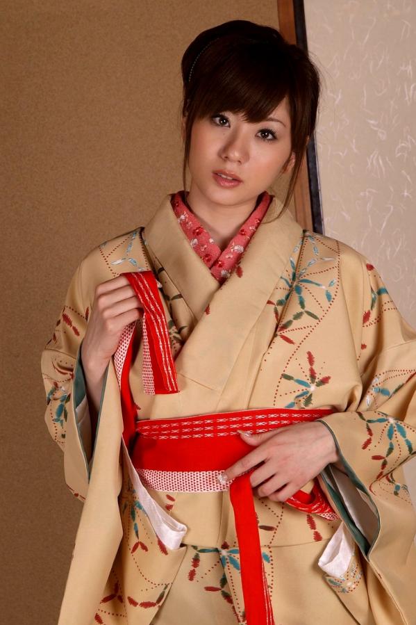    麻美ゆま Yuma Asami 和服私房写真，古典和服御姐与成熟性感尤物，绝美户外与大尺度居家拍摄第10张图片