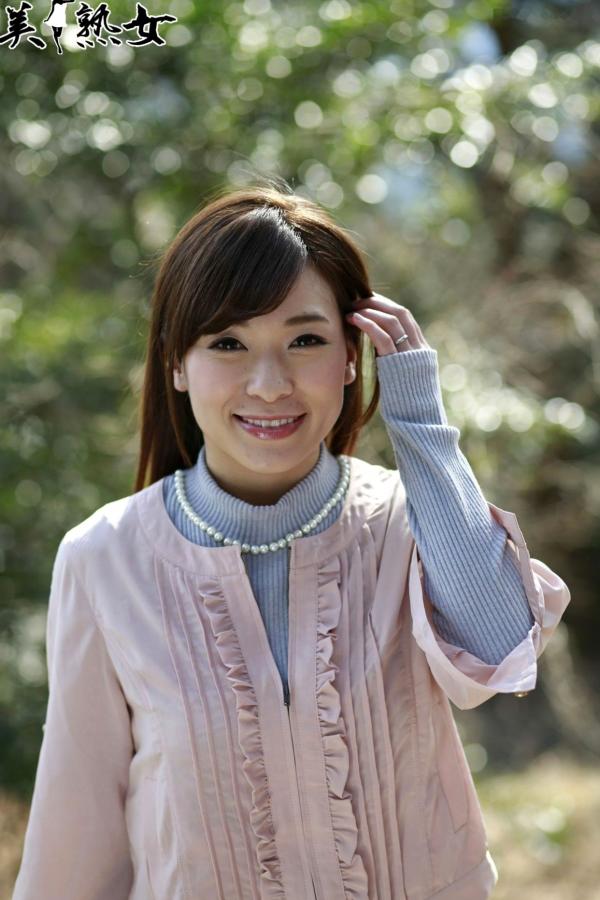    香澄果穗写真集：温馨暖炉与和服诱惑，日本气质熟女的极致魅力大尺度生活记录第22张图片