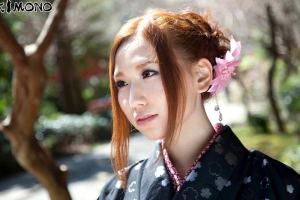    佐山爱 Ai Sayama 写真集：古典和服与海滩清新双重诱惑，气质女神优雅迷人 [57P]第2张图片