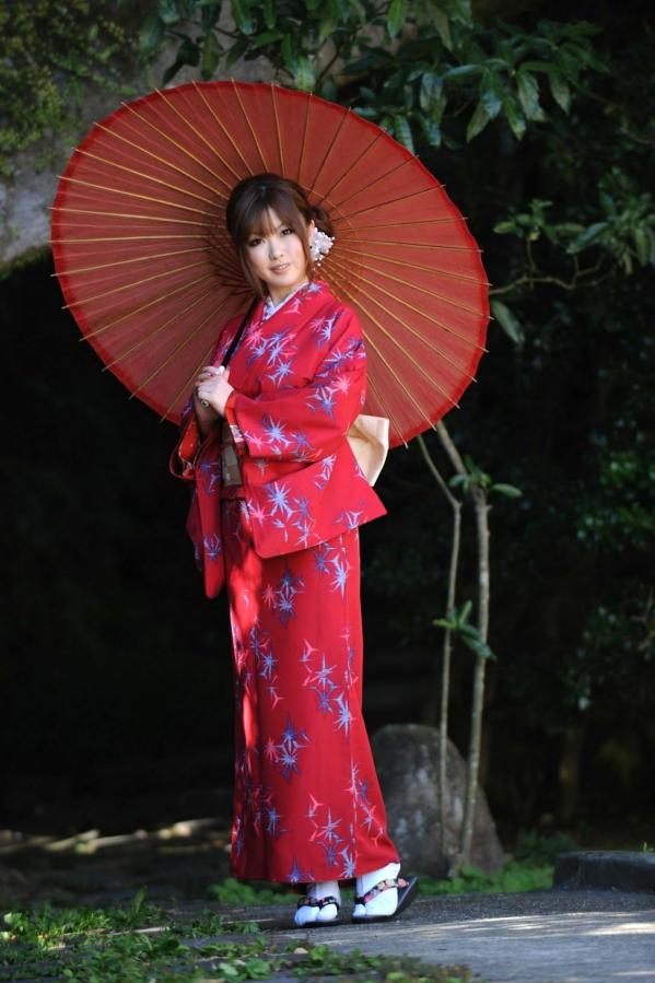    X-City写真集：浜崎りお（Rio Hamazaki）演绎古典黑底和服诱惑，极致优雅的日式私房风情写真第1张图片