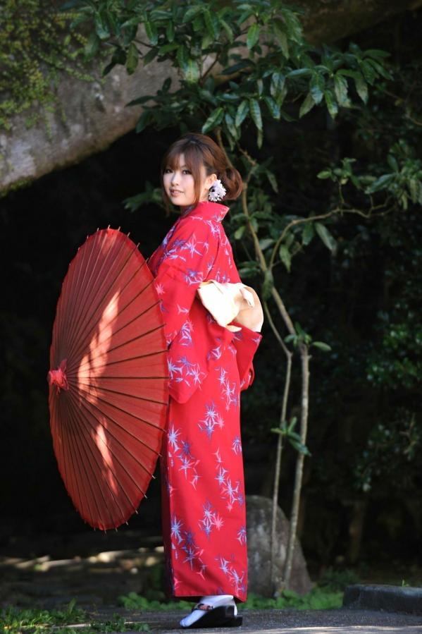    X-City写真集：浜崎りお（Rio Hamazaki）演绎古典黑底和服诱惑，极致优雅的日式私房风情写真第2张图片