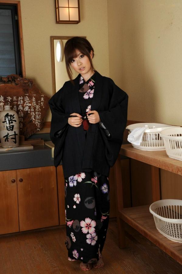    X-City写真集：浜崎りお（Rio Hamazaki）演绎古典黑底和服诱惑，极致优雅的日式私房风情写真第19张图片