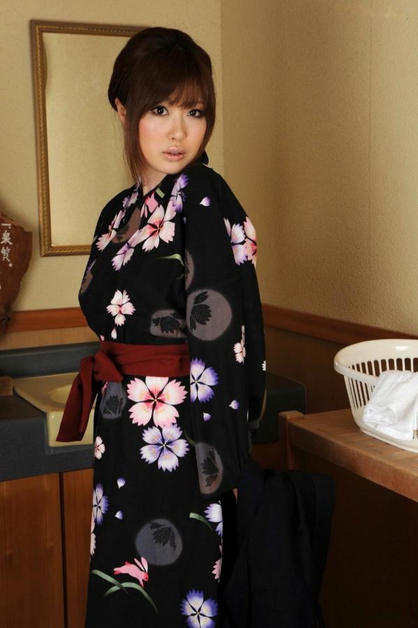    X-City写真集：浜崎りお（Rio Hamazaki）演绎古典黑底和服诱惑，极致优雅的日式私房风情写真第20张图片
