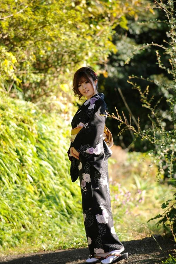    X-City写真集：浜崎りお（Rio Hamazaki）演绎古典黑底和服诱惑，极致优雅的日式私房风情写真第25张图片