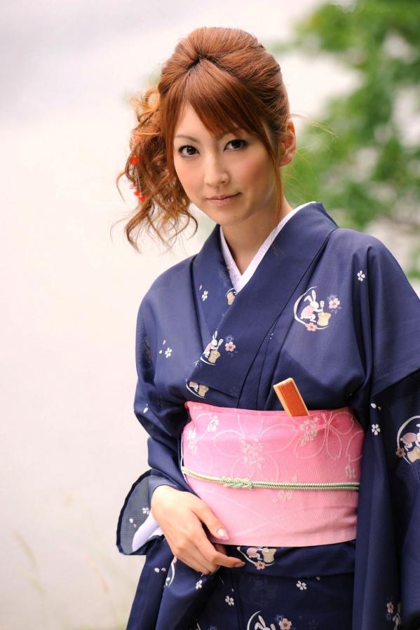    松岛Kaede松岛かえで写真集：日式和服私房诱惑，榻榻米上的静谧时光与户外自然风光，展现别样东瀛气质第1张图片
