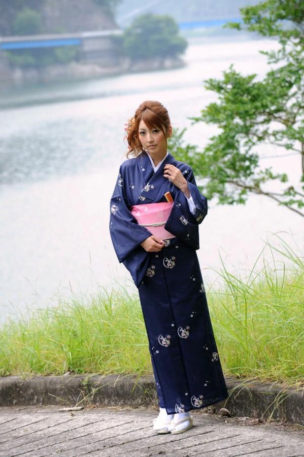    松岛Kaede松岛かえで写真集：日式和服私房诱惑，榻榻米上的静谧时光与户外自然风光，展现别样东瀛气质第2张图片