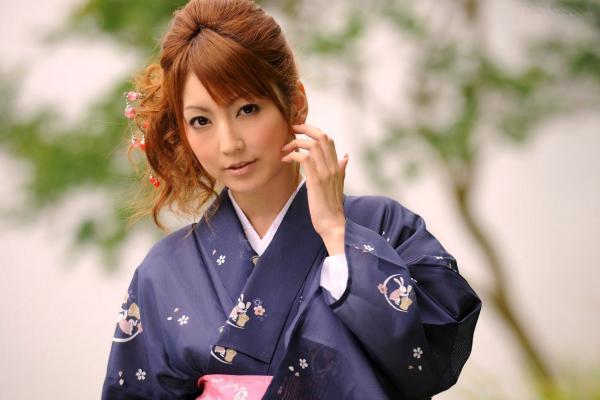    松岛Kaede松岛かえで写真集：日式和服私房诱惑，榻榻米上的静谧时光与户外自然风光，展现别样东瀛气质第3张图片